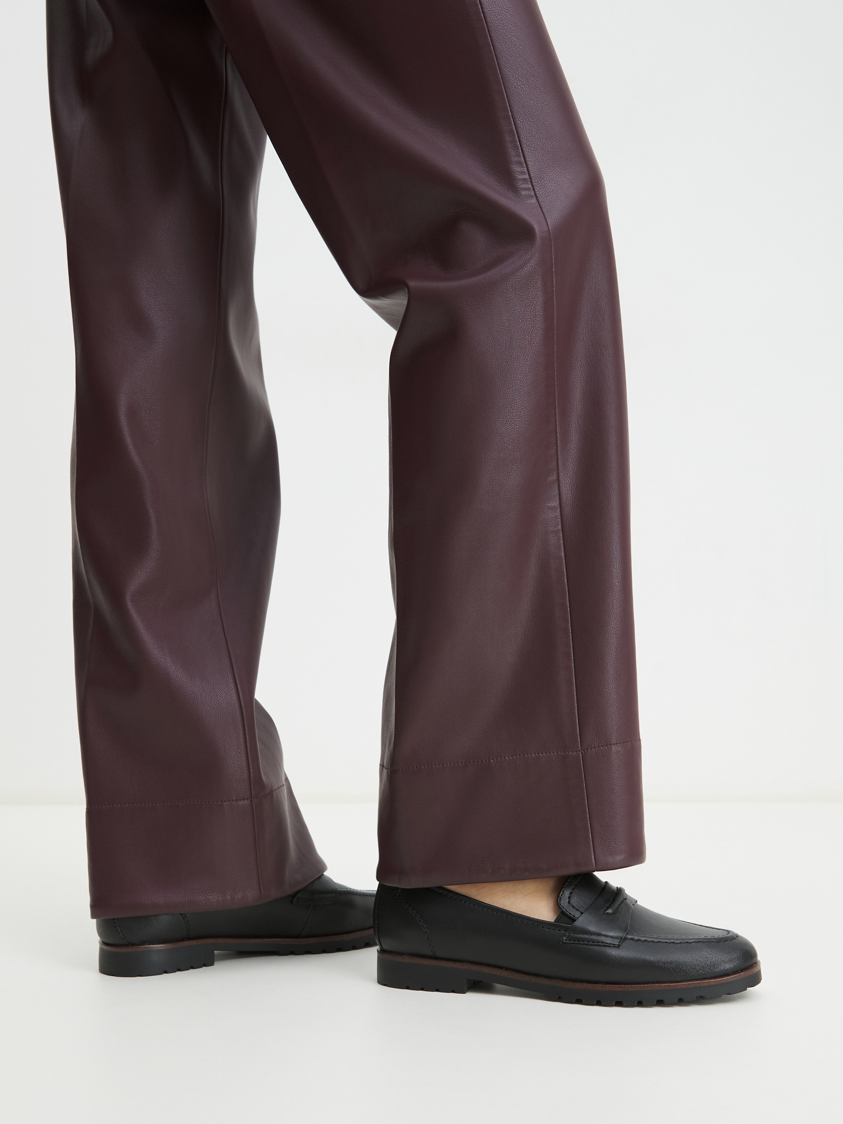 5700 р. 10000 р. Женские лоферы TAMARIS CAREEN