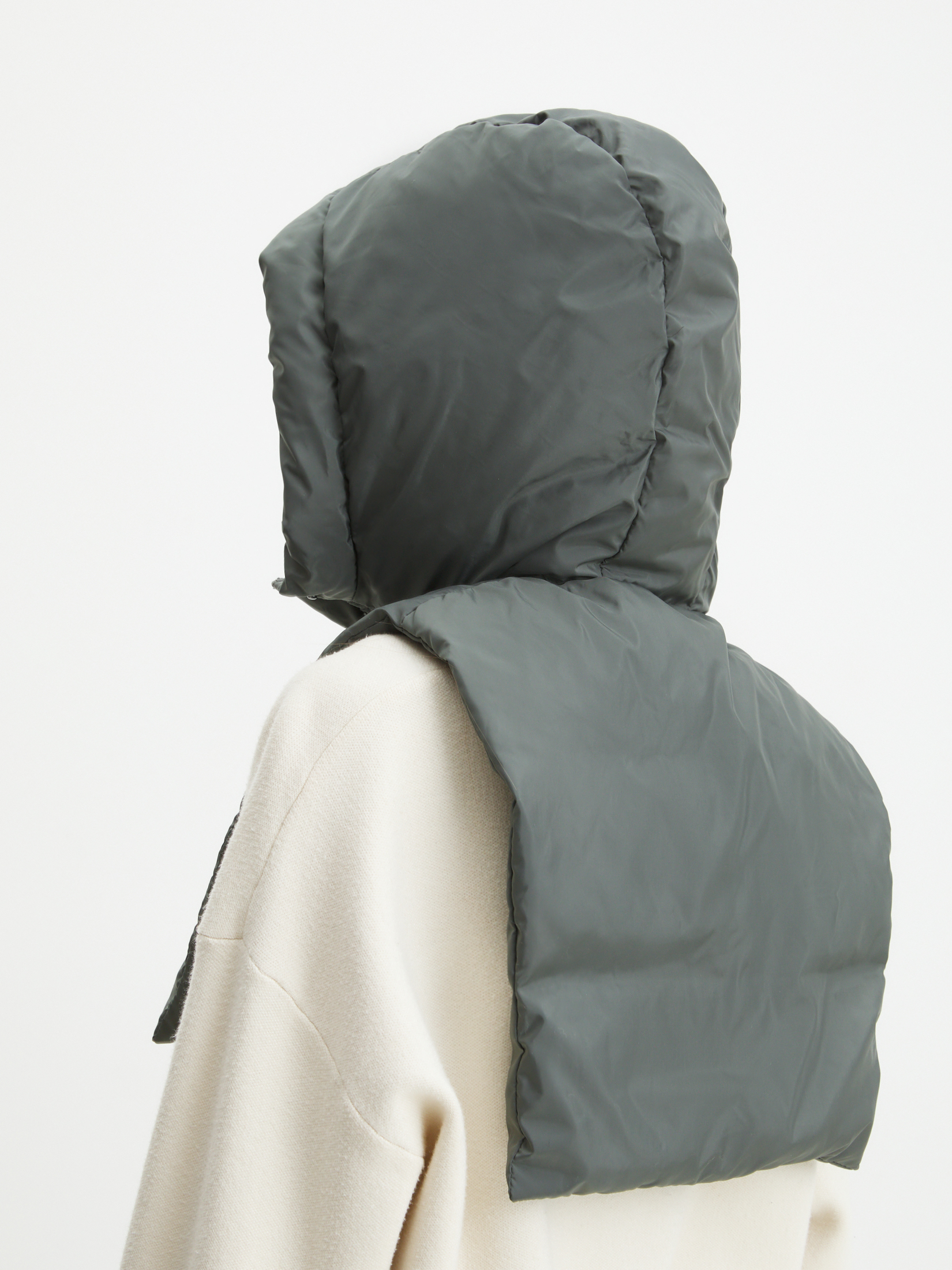 1664 р. 4160 р. Женский капюшон MAISON DAVID