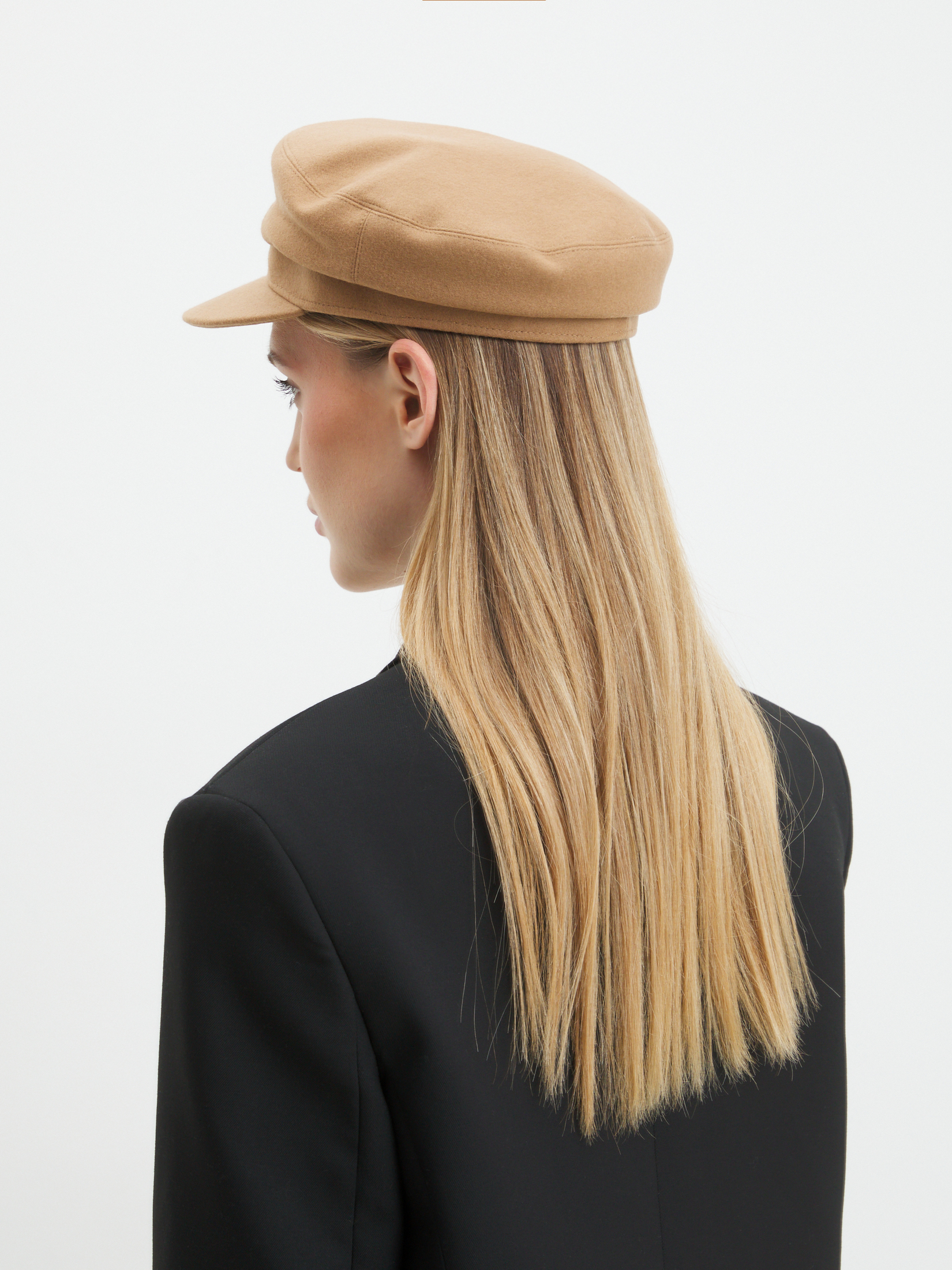 1324 р. 3310 р. Женская кепка MAISON DAVID