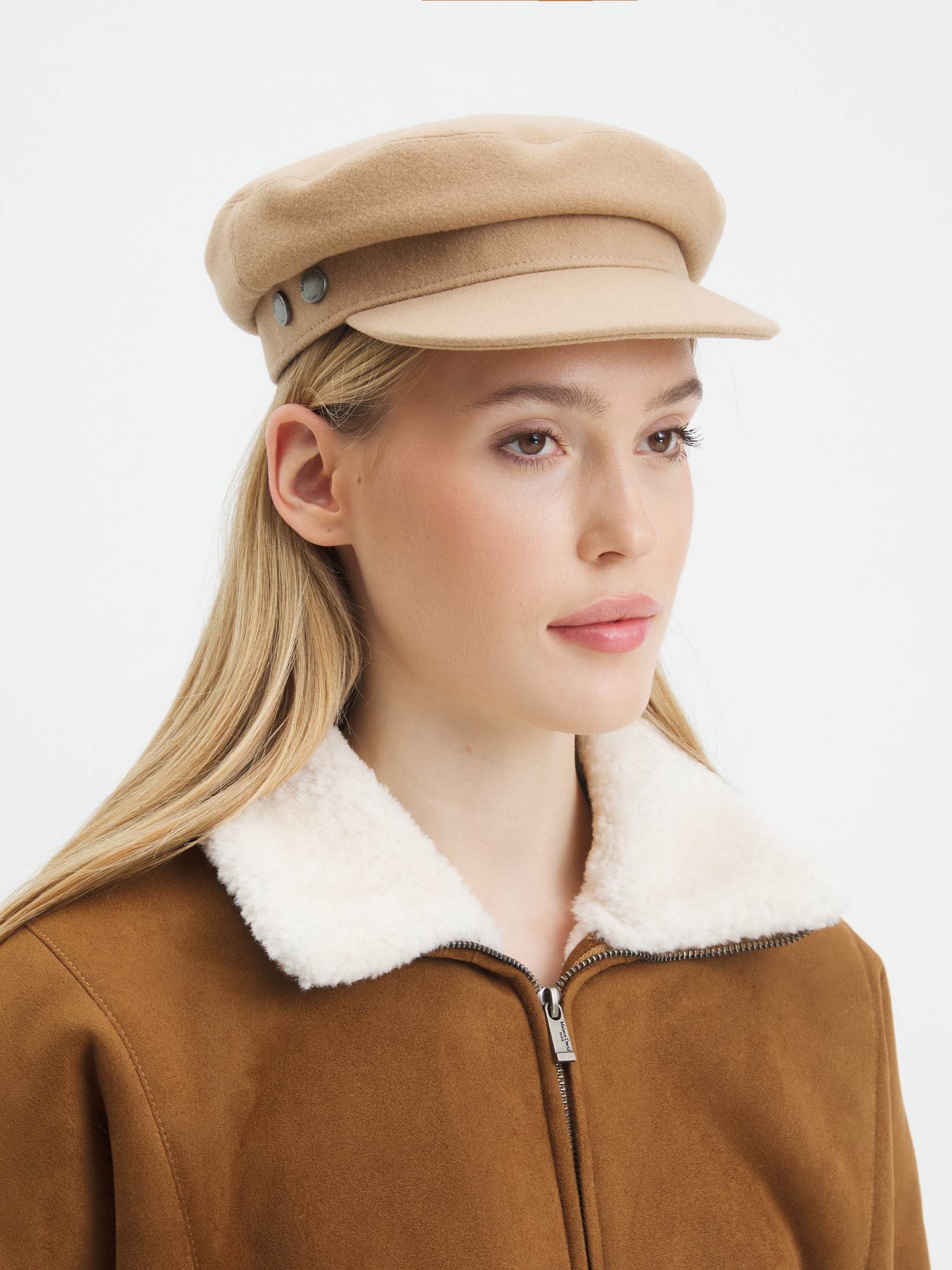 1324 р. 3310 р. Женская кепка MAISON DAVID