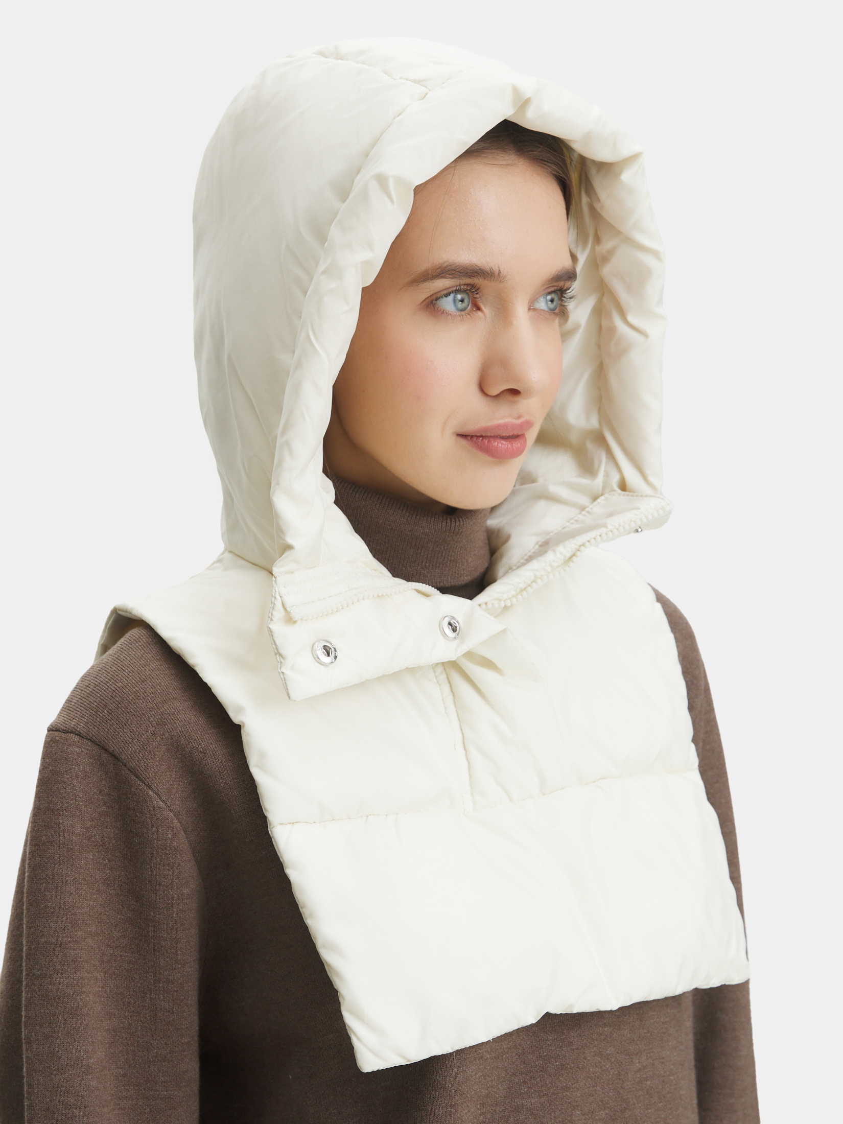 1664 р. 4160 р. Женский капюшон MAISON DAVID