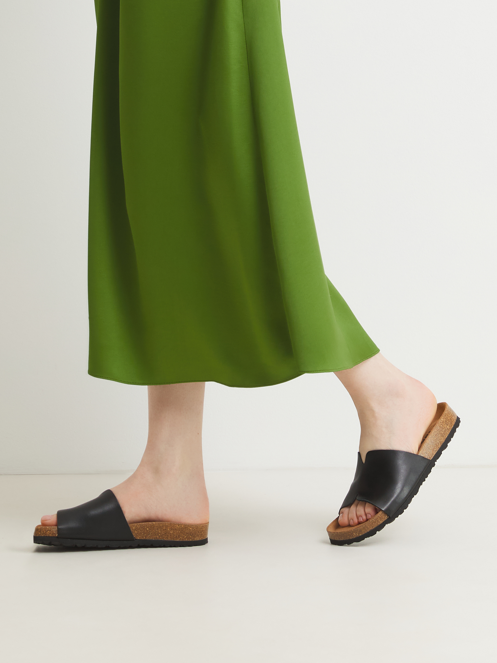 5208 р. 9300 р. Женские шлепанцы TAMARIS CORRA