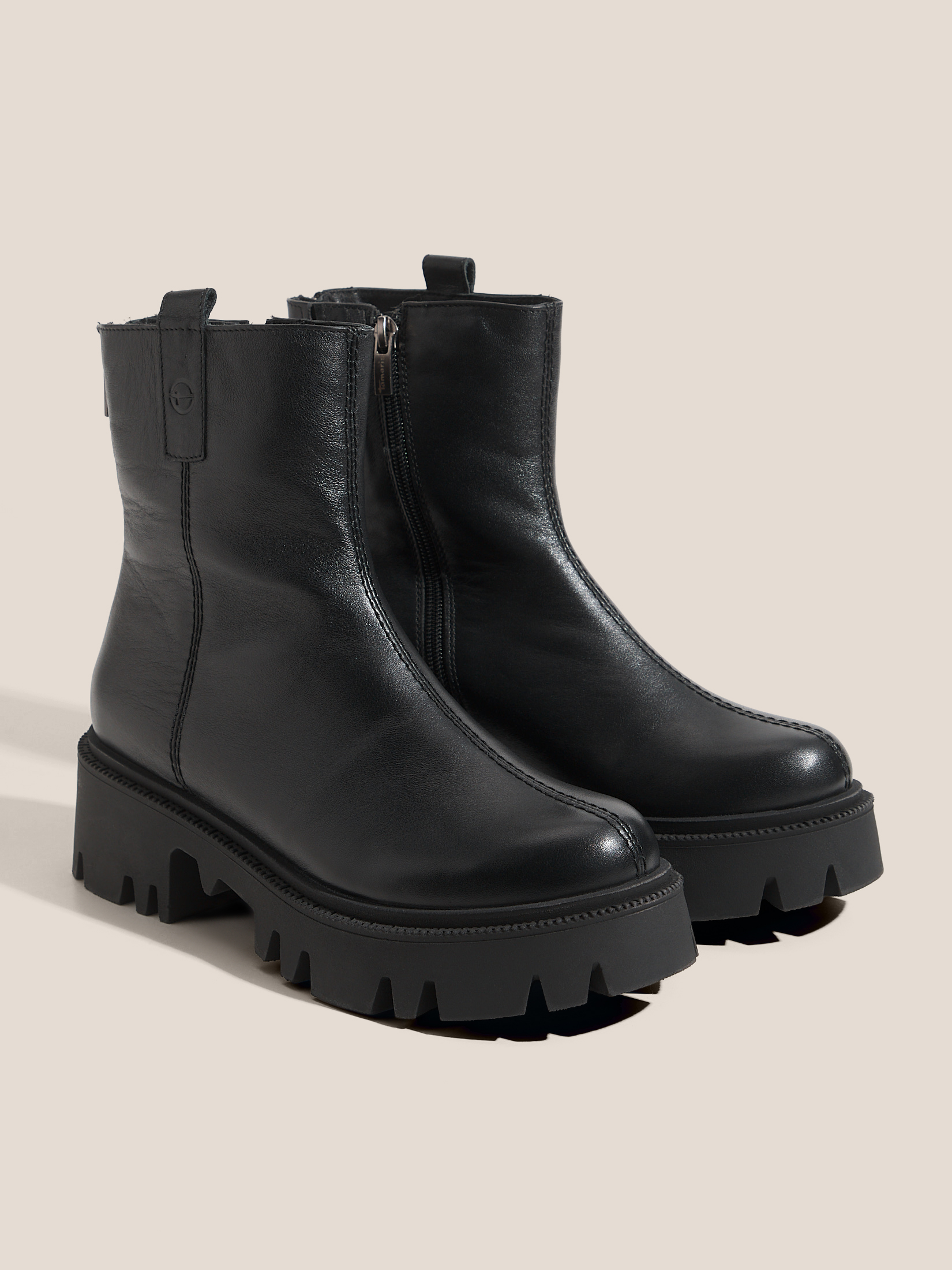 9851 р. 17590 р. Женские ботинки TAMARIS