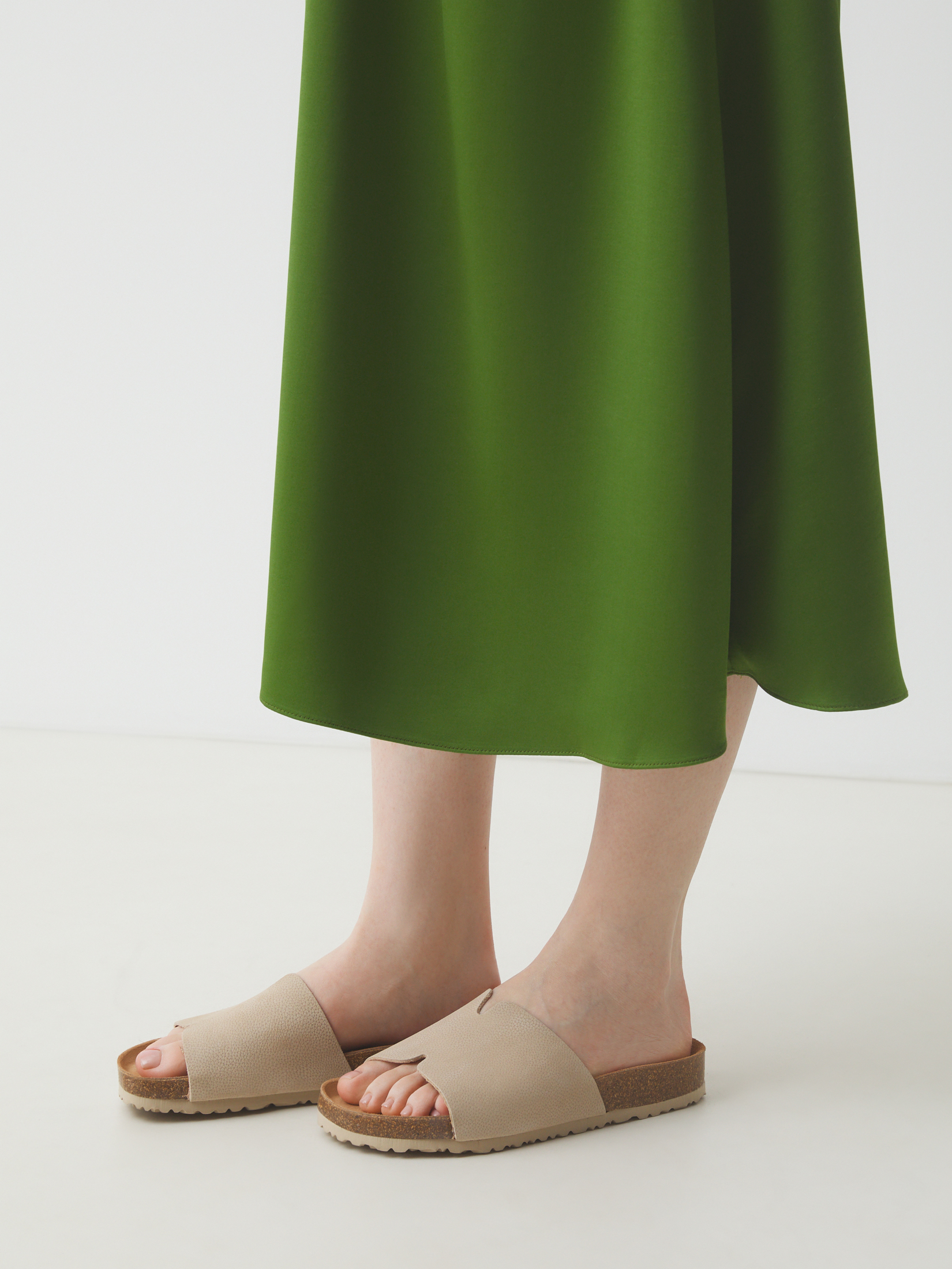 5208 р. 9300 р. Женские шлепанцы TAMARIS CORRA