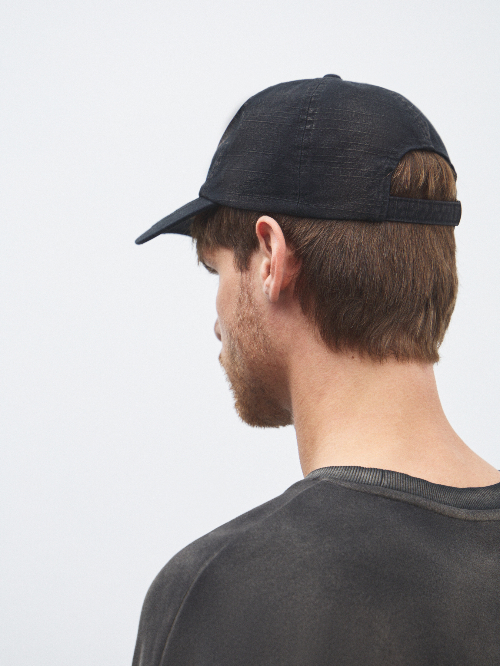 476 р. 1190 р. Бейсболка MAISON DAVID