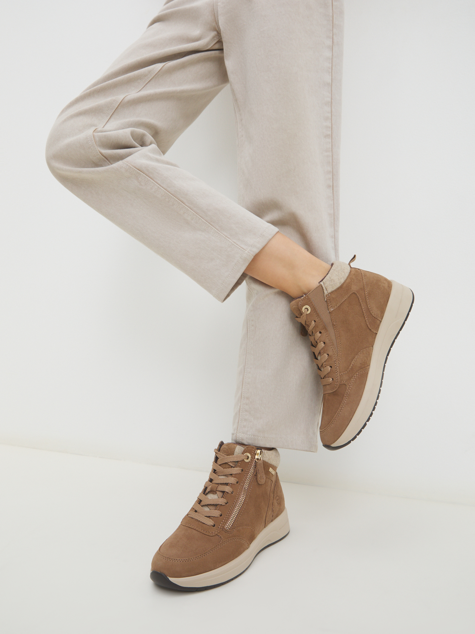 8260 р. 14490 р. Женские высокие кроссовки TAMARIS COMFORT REYTA