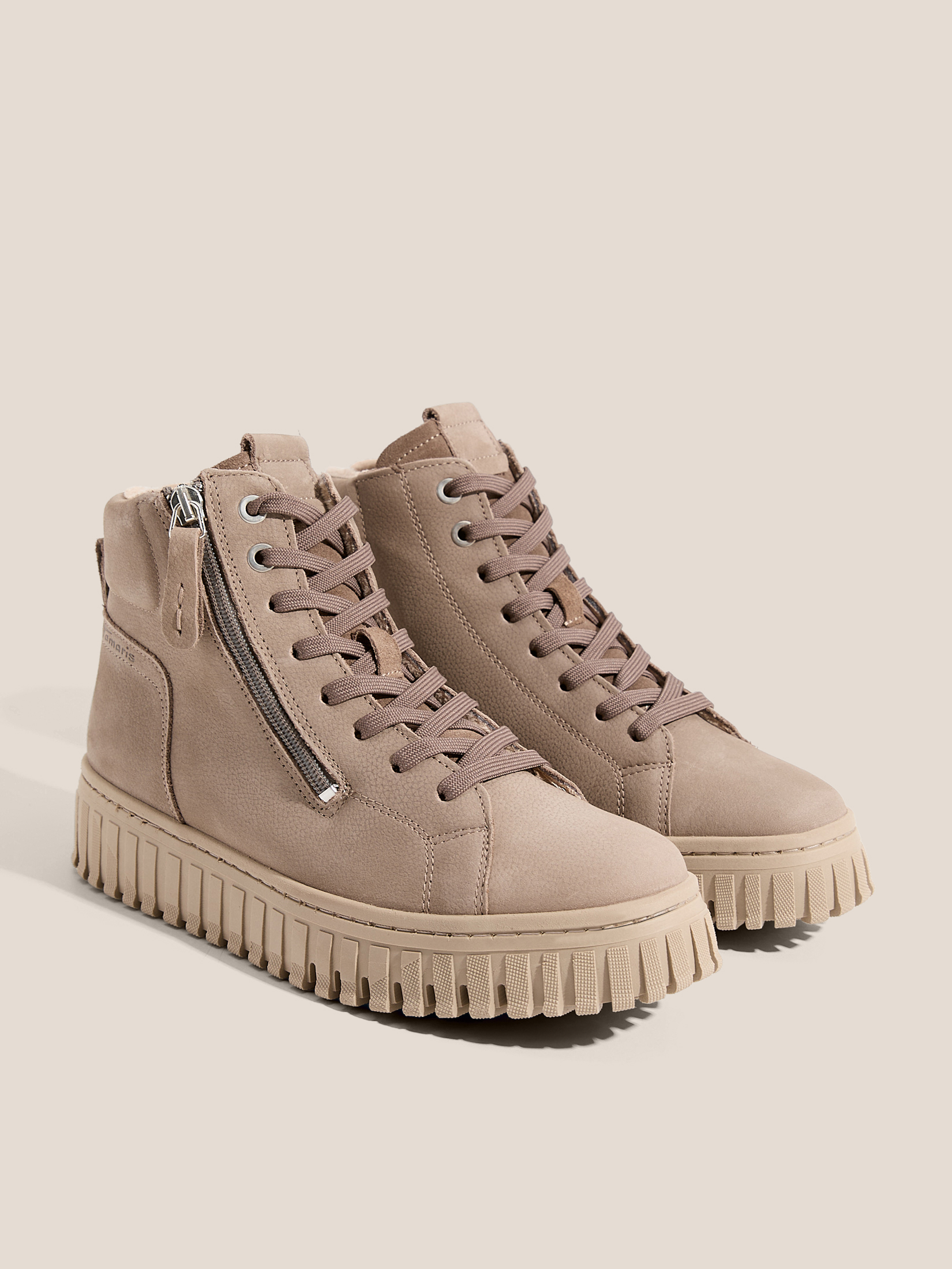 9120 р. 16000 р. Женские высокие кеды TAMARIS MINORA