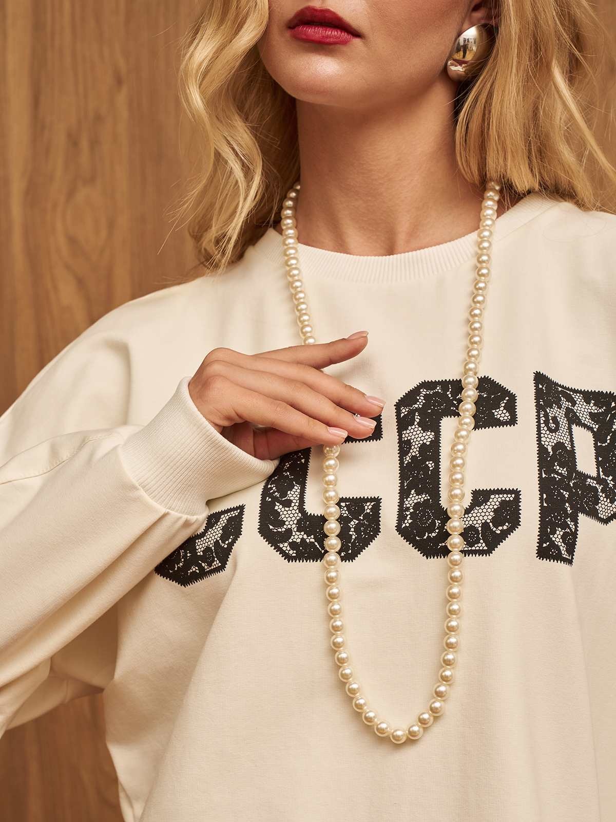 Cвитшот свободного кроя с лаконичной надписью «СССР»