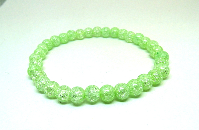 10-131 Браслет на резинке сахарный кварц (лайм) 6 мм