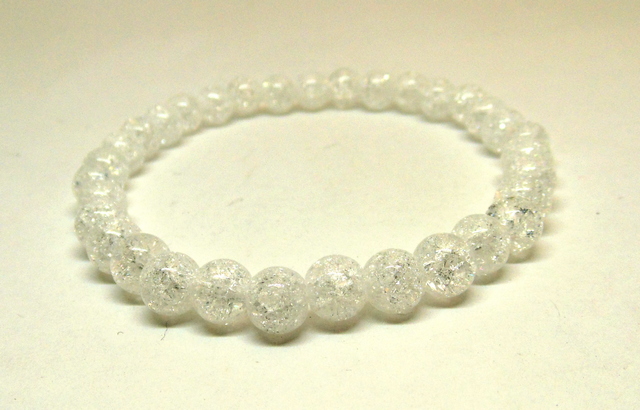 10-135 Браслет на резинке сахарный кварц (белый) 6 мм