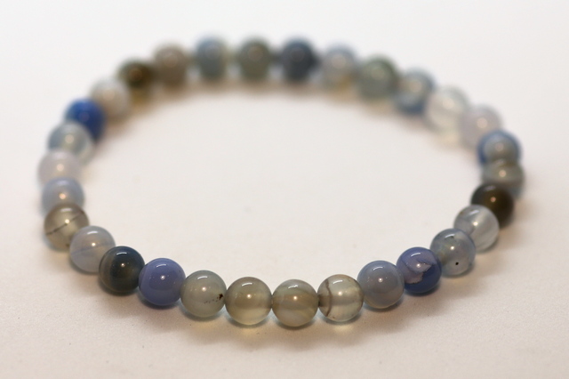 10-177 Браслет на резинке агат серо-голубой 6 мм