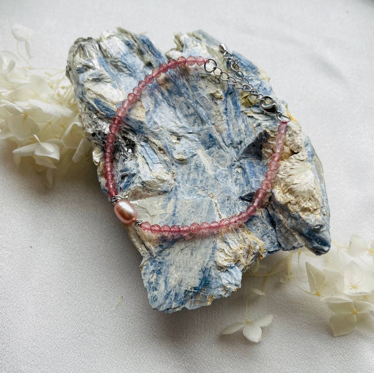 Радуга Самоцветов Браслет из Клубничного кварца и Жемчуга