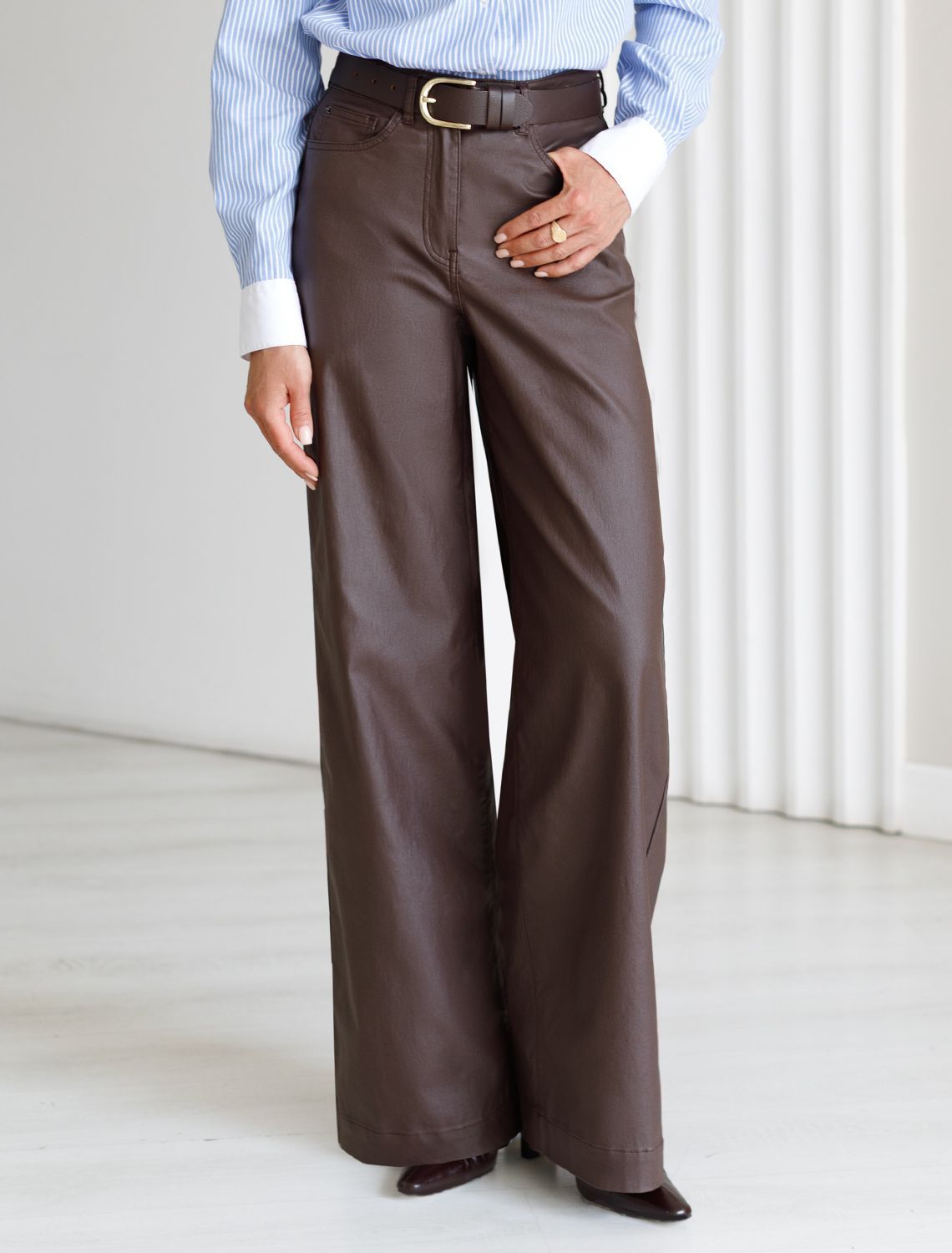 Брюки-трубы из эластичного хлопка с эффектом кожи D24.277 коричневый