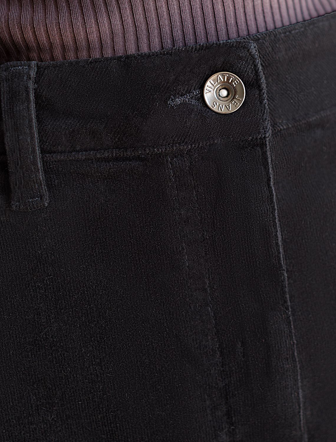 Юбка из эластичного микро-вельвета D26.189 черный