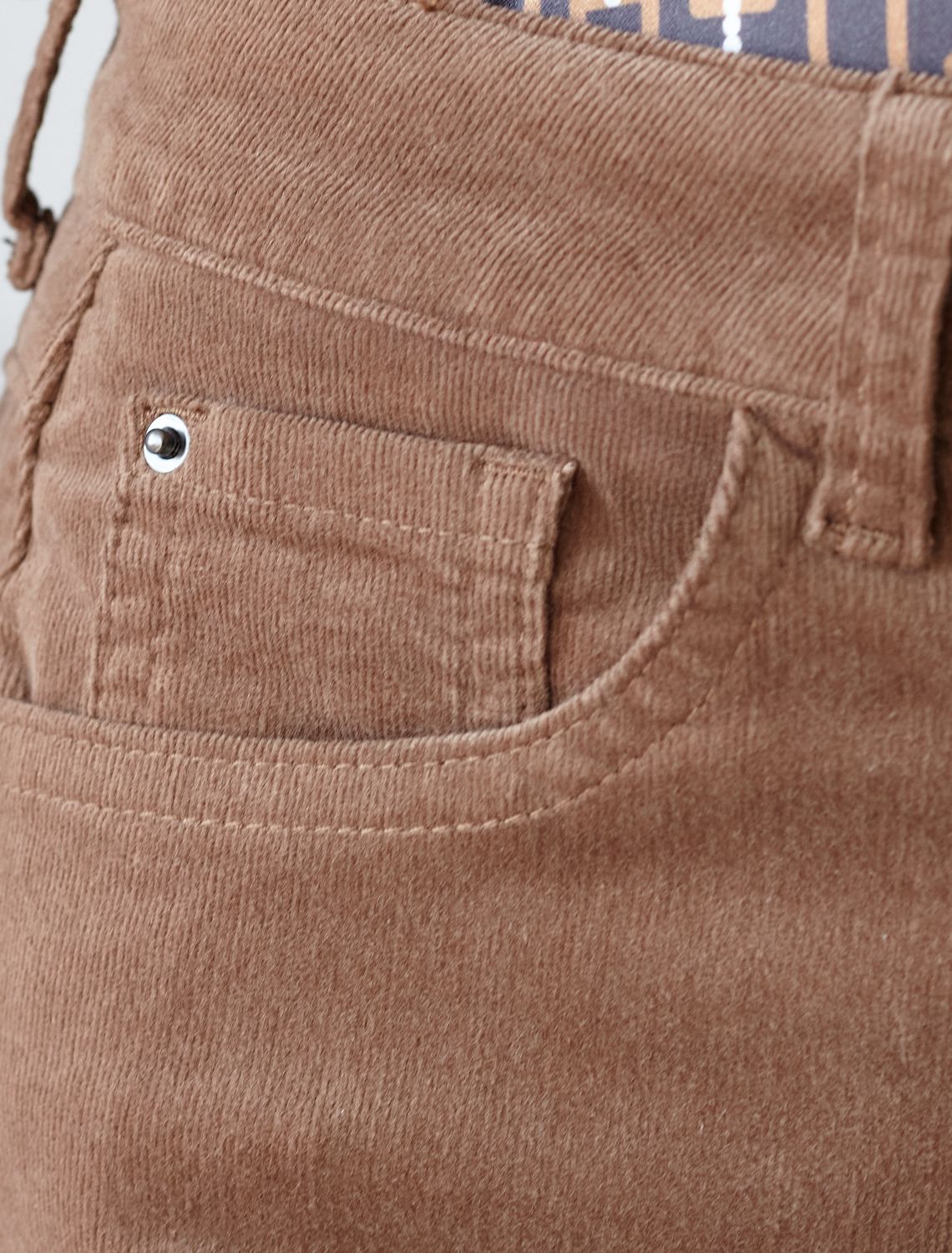 Брюки из эластичного микро-вельвета D24.278 светло-кофейный