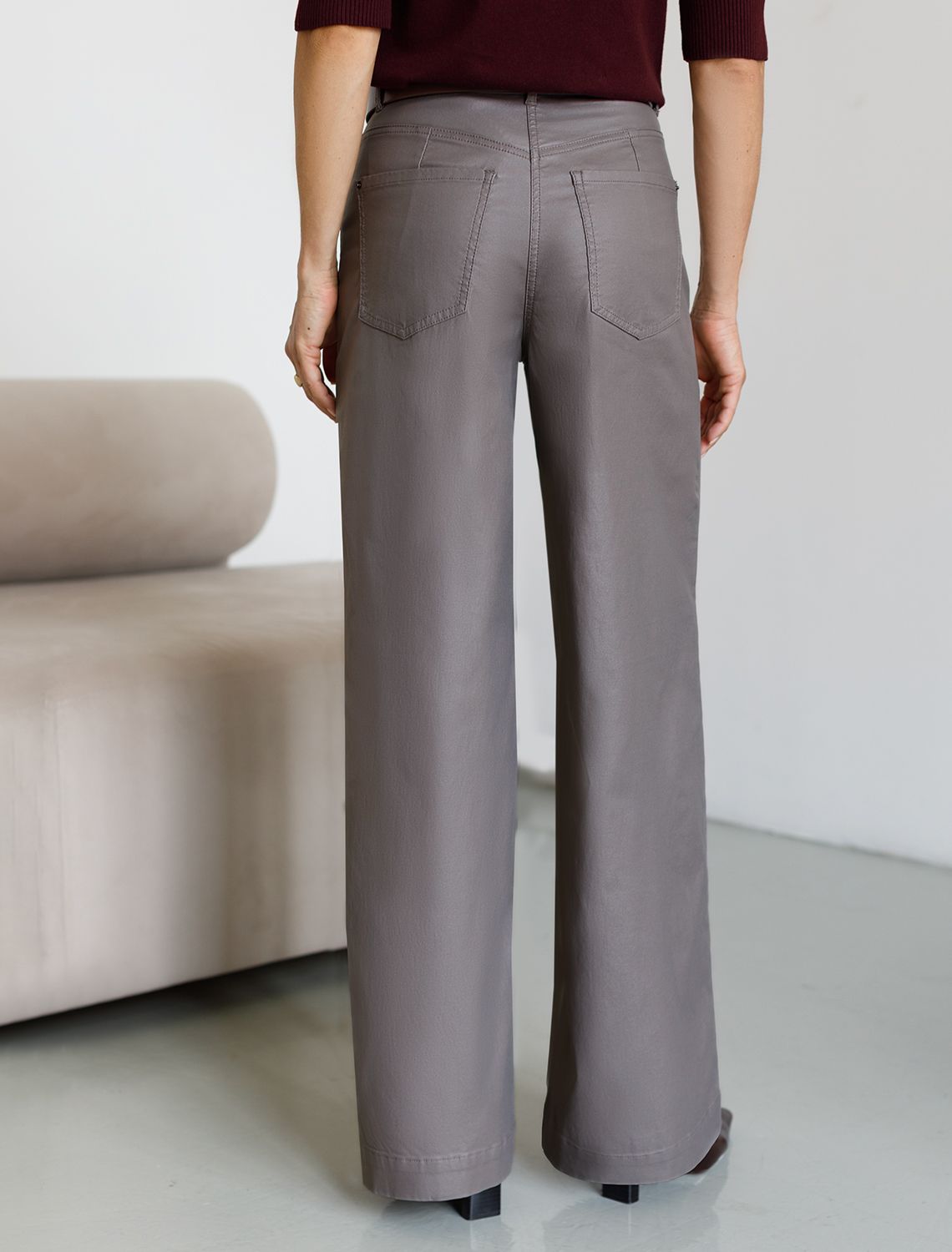 Брюки-трубы из эластичного хлопка с эффектом кожи D24.277 кофейный