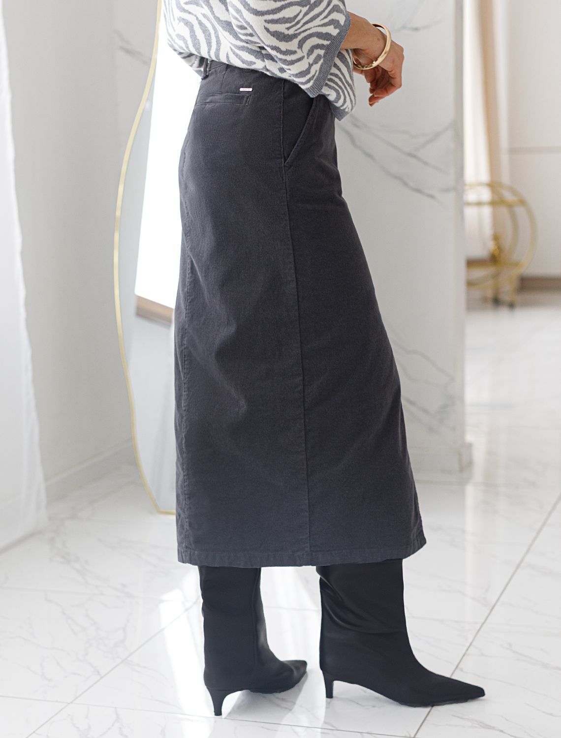 Юбка из эластичного микро-вельвета D26.189 серый