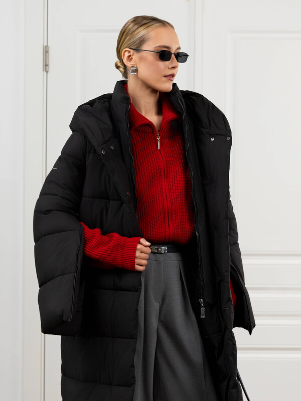 10439 р.  <s>28185 р.  Пуховик женский черный