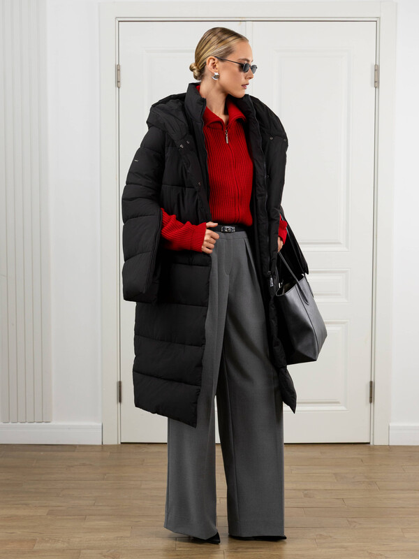 10439 р.  <s>28185 р.  Пуховик женский черный