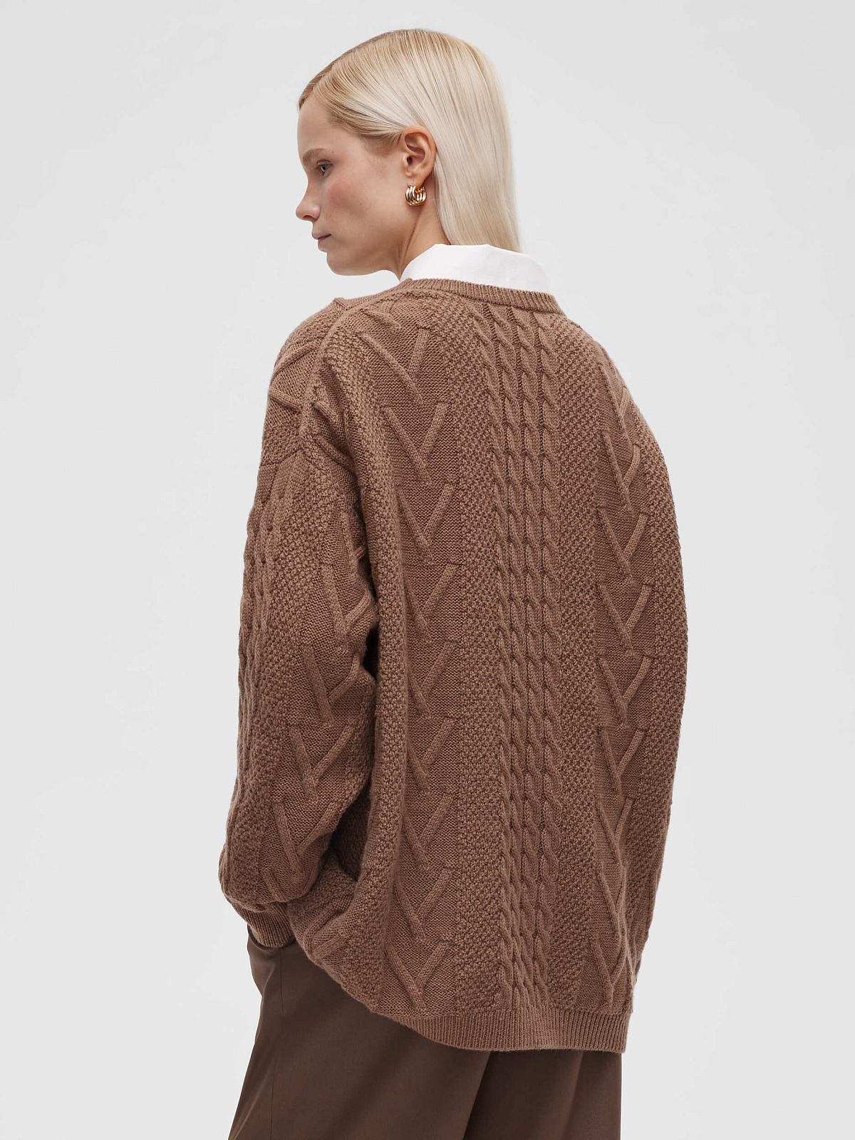Джемпер удлиненный с косами, кофейный
