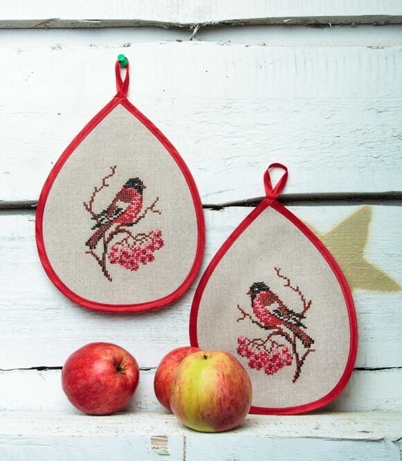 Комплект прихваток с вышивкой