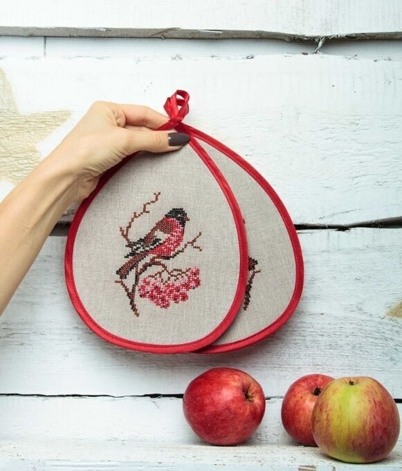 Комплект прихваток с вышивкой