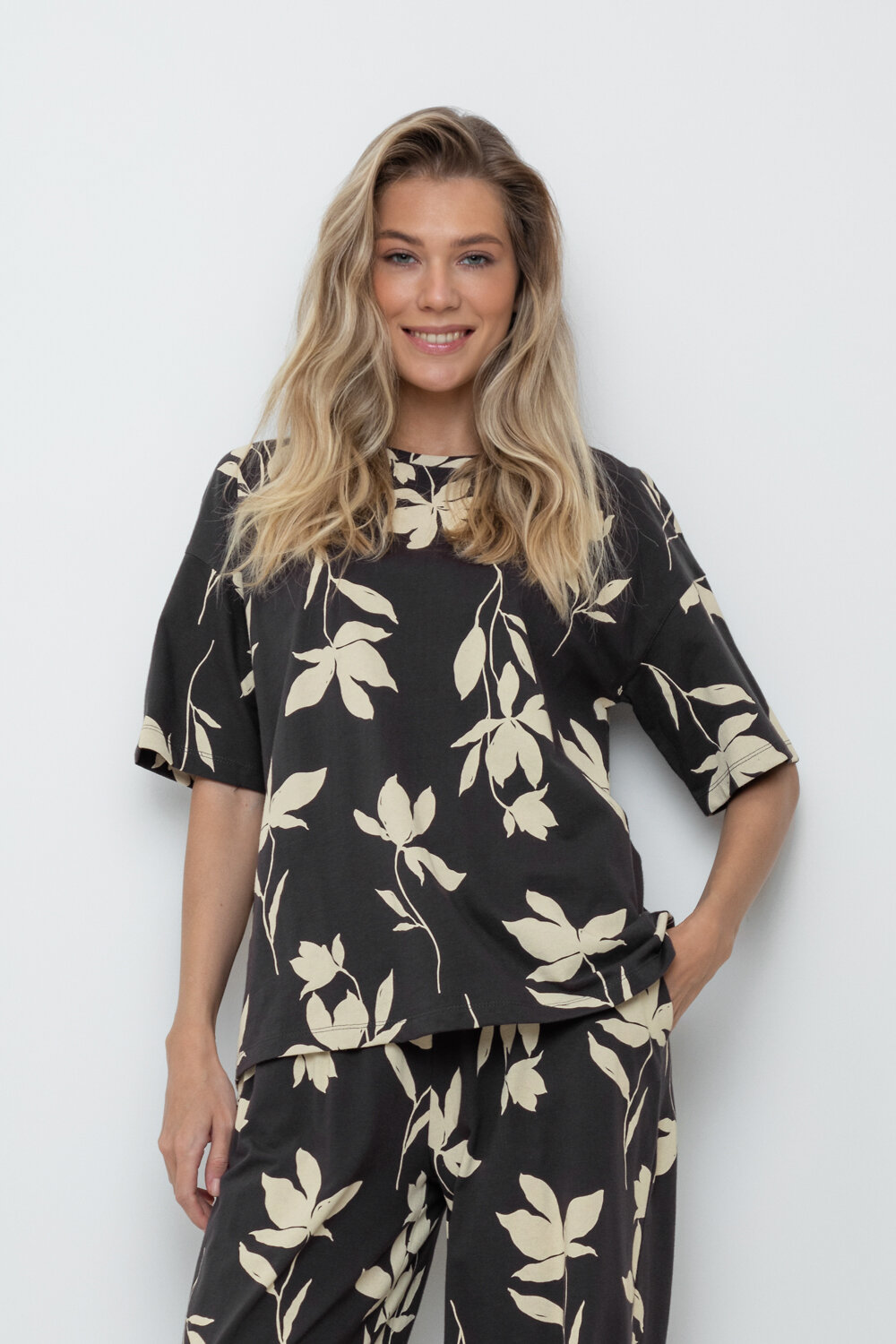 ст. цена1770руб.! VERY NEAT Фуфайка ЕВТ 3184черный кофе, магнолия