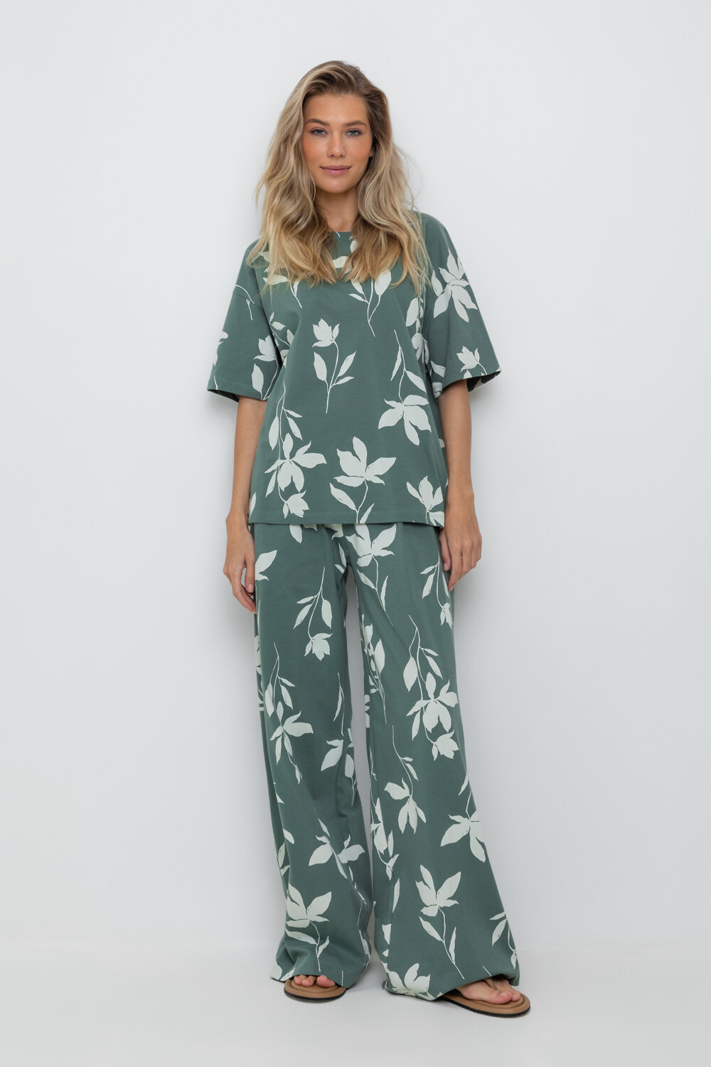 ст. цена2183руб.! VERY NEAT Брюки ЕВТ 4069зеленый мох, магнолия