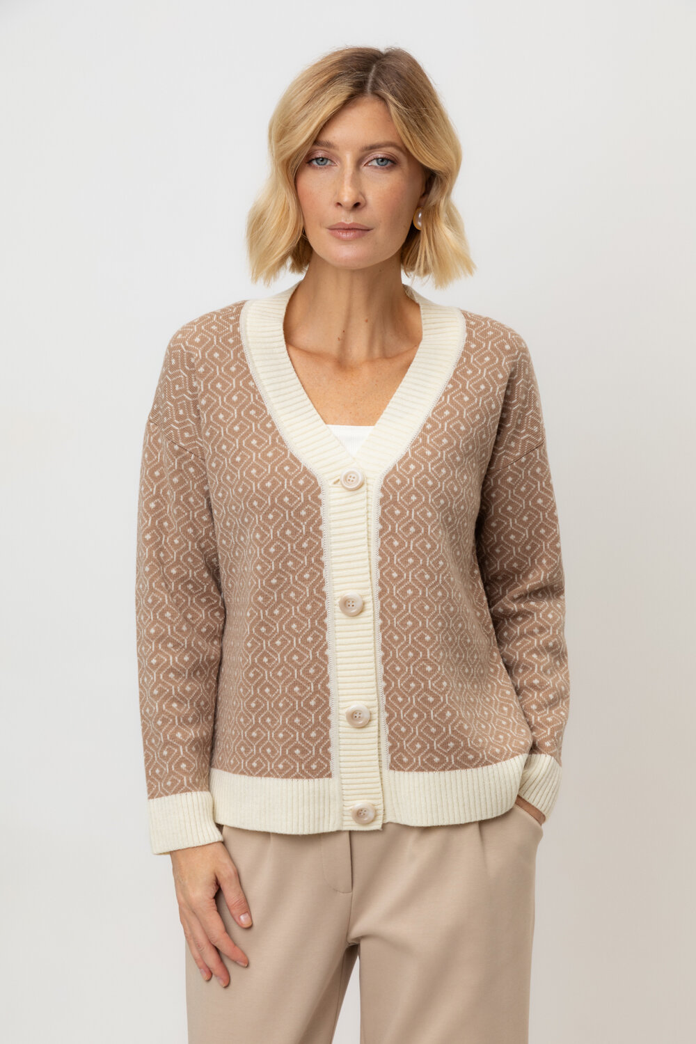 ст. цена4675руб.! VERY NEAT Кардиган ЕВ 30188/шпесочный