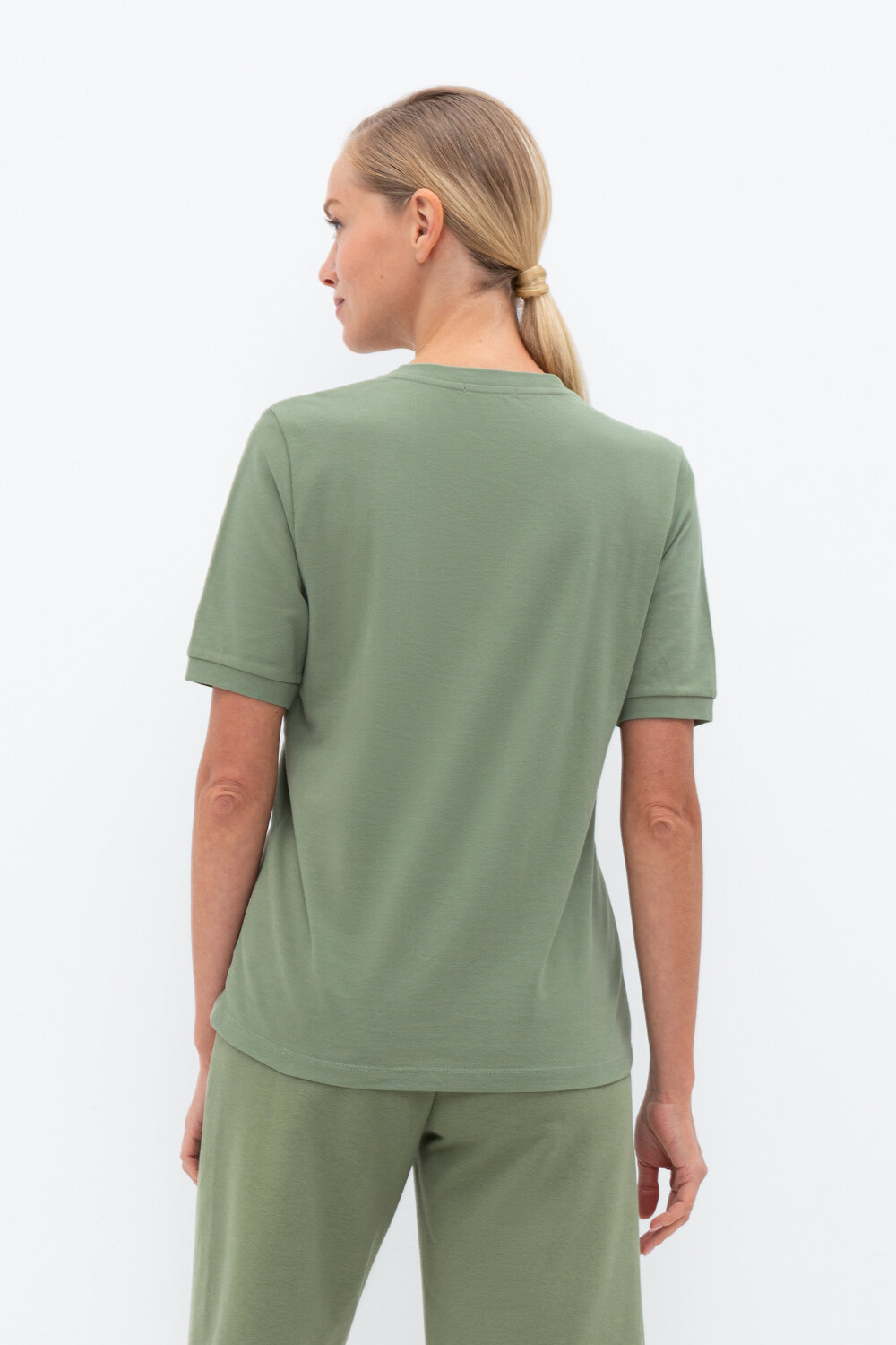 ст. цена1711руб.! VERY NEAT Фуфайка ЕВТ 3219светлый хаки