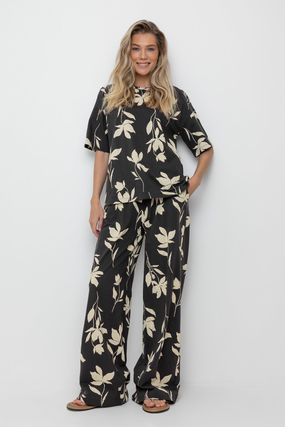 ст. цена2183руб.! VERY NEAT Брюки ЕВТ 4069черный кофе, магнолия