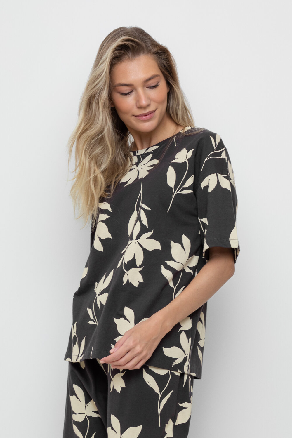 ст. цена1770руб.! VERY NEAT Фуфайка ЕВТ 3184черный кофе, магнолия