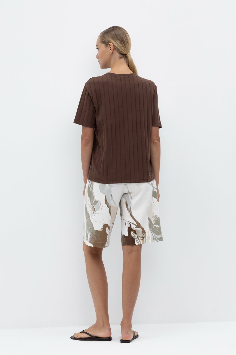 ст. цена2832руб.! VERY NEAT Шорты ЕВТ 4090белая лилия, оникс