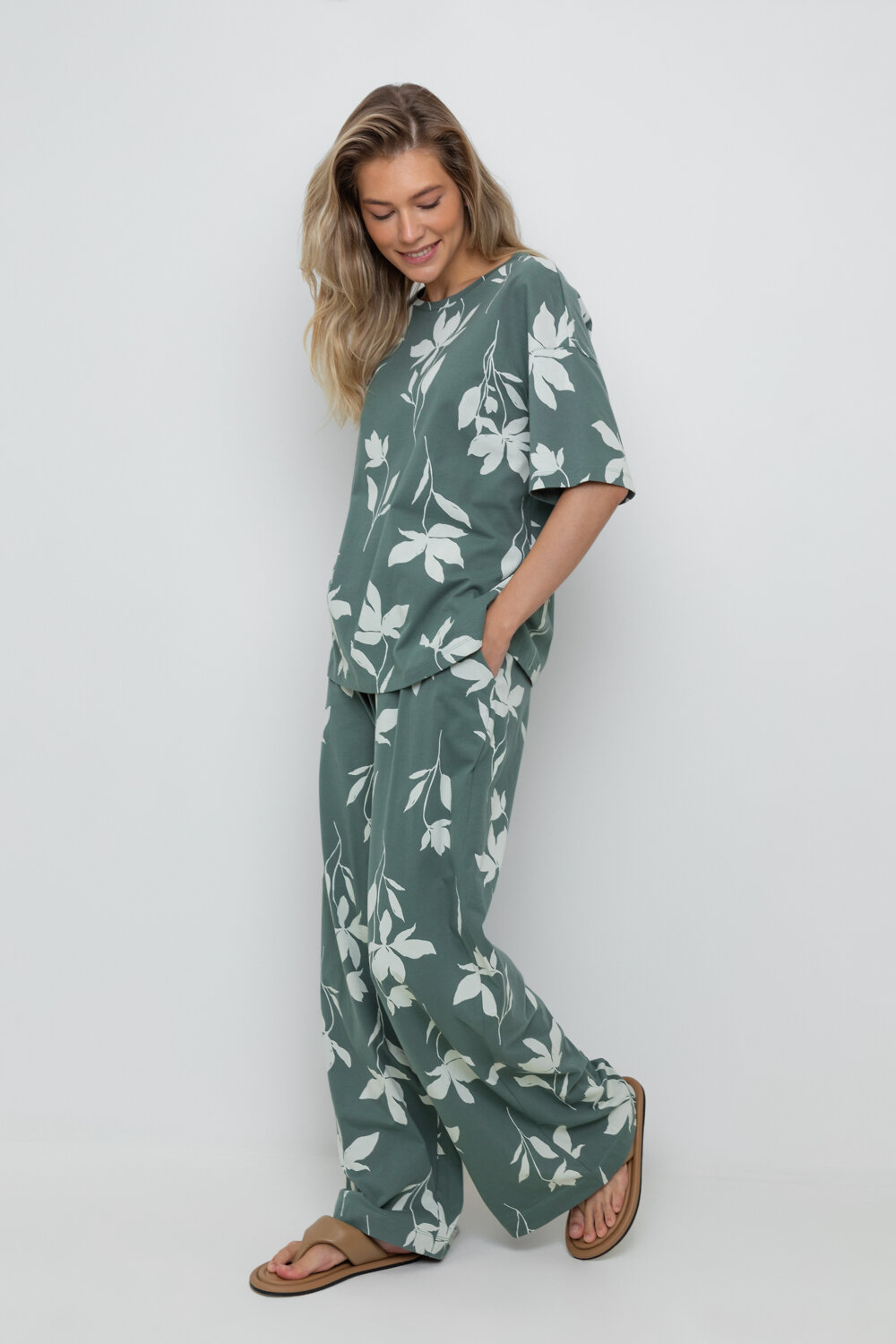 ст. цена2183руб.! VERY NEAT Брюки ЕВТ 4069зеленый мох, магнолия