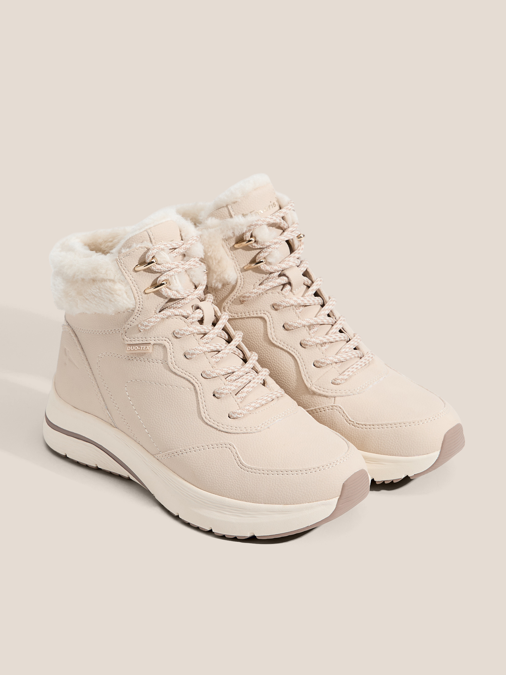 6840 р. 12000 р. Женские высокие кроссовки TAMARIS ACTIVA