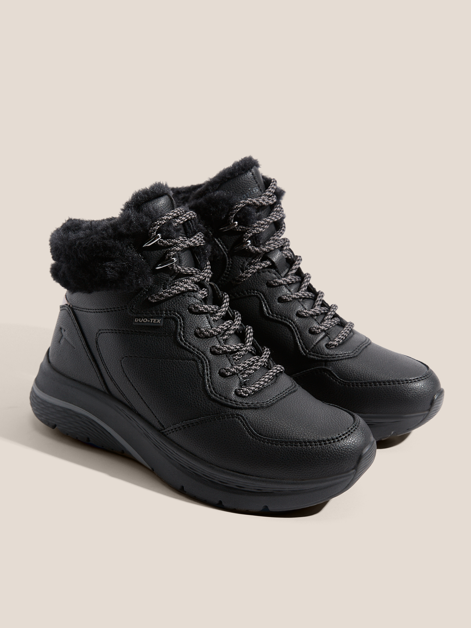 6840 р. 12000 р. Женские высокие кроссовки TAMARIS ACTIVA