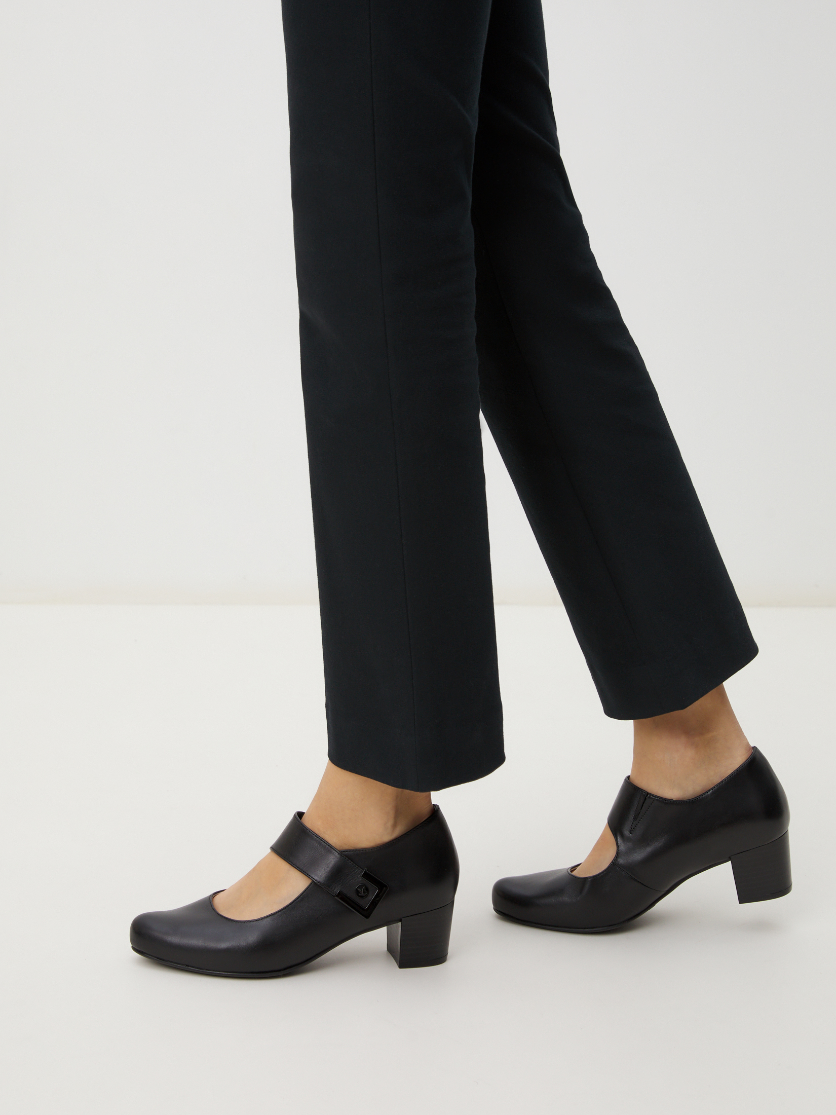 5130 р. 9000 р. Женские туфли мэри-джейн CAPRICE TATIANA