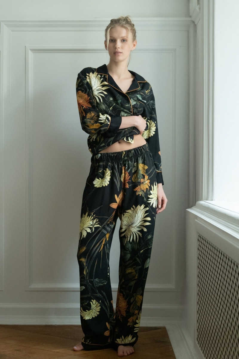 Комплект домашний женский Rose&petal Homewear 2302 V