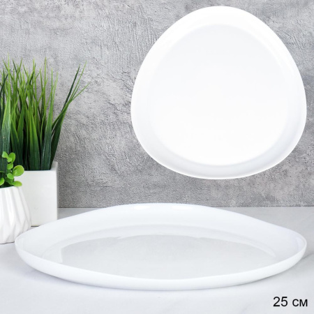 Тарелка обеденная 254 мм Треугольная белая LXXP100 (WHITE) (уп 36)