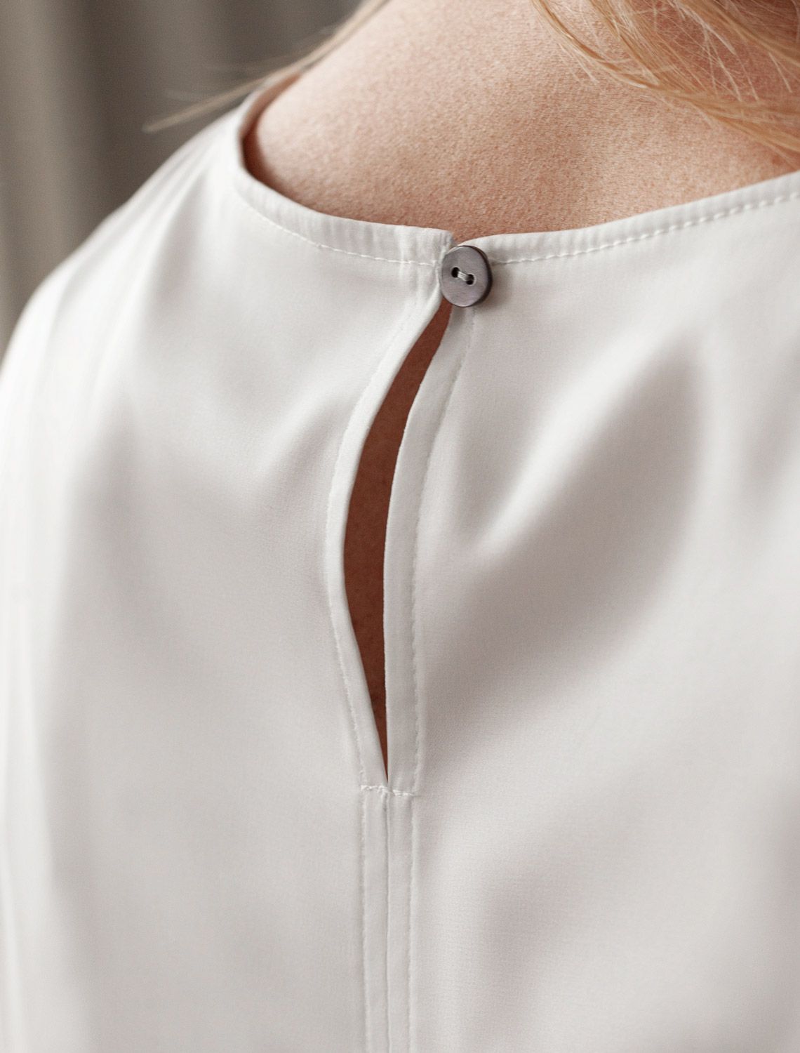 Блузка из сатина с коротким рукавом D29.276 натуральный белый