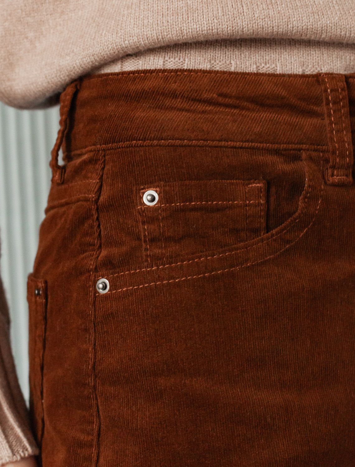 Брюки из эластичного микро-вельвета D24.278 светло-коричневый