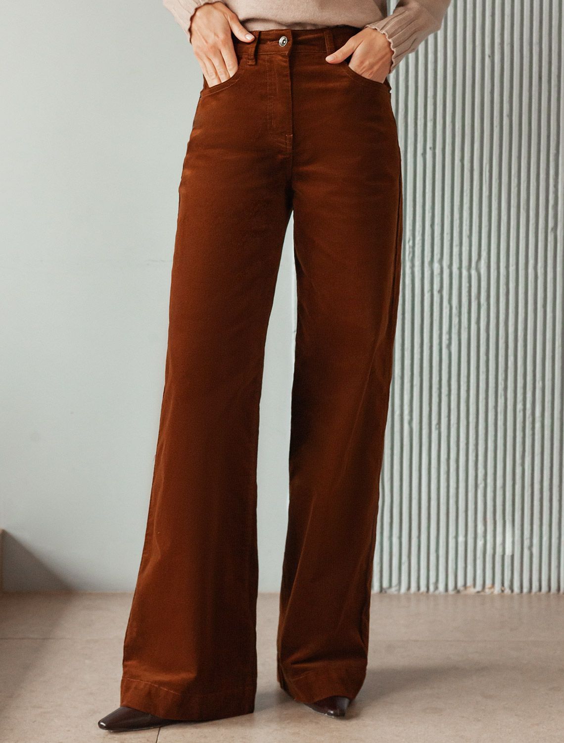 Брюки из эластичного микро-вельвета D24.278 светло-коричневый