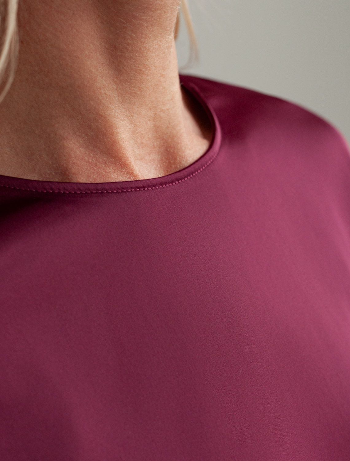 Блузка из сатина с коротким рукавом D29.276 винный