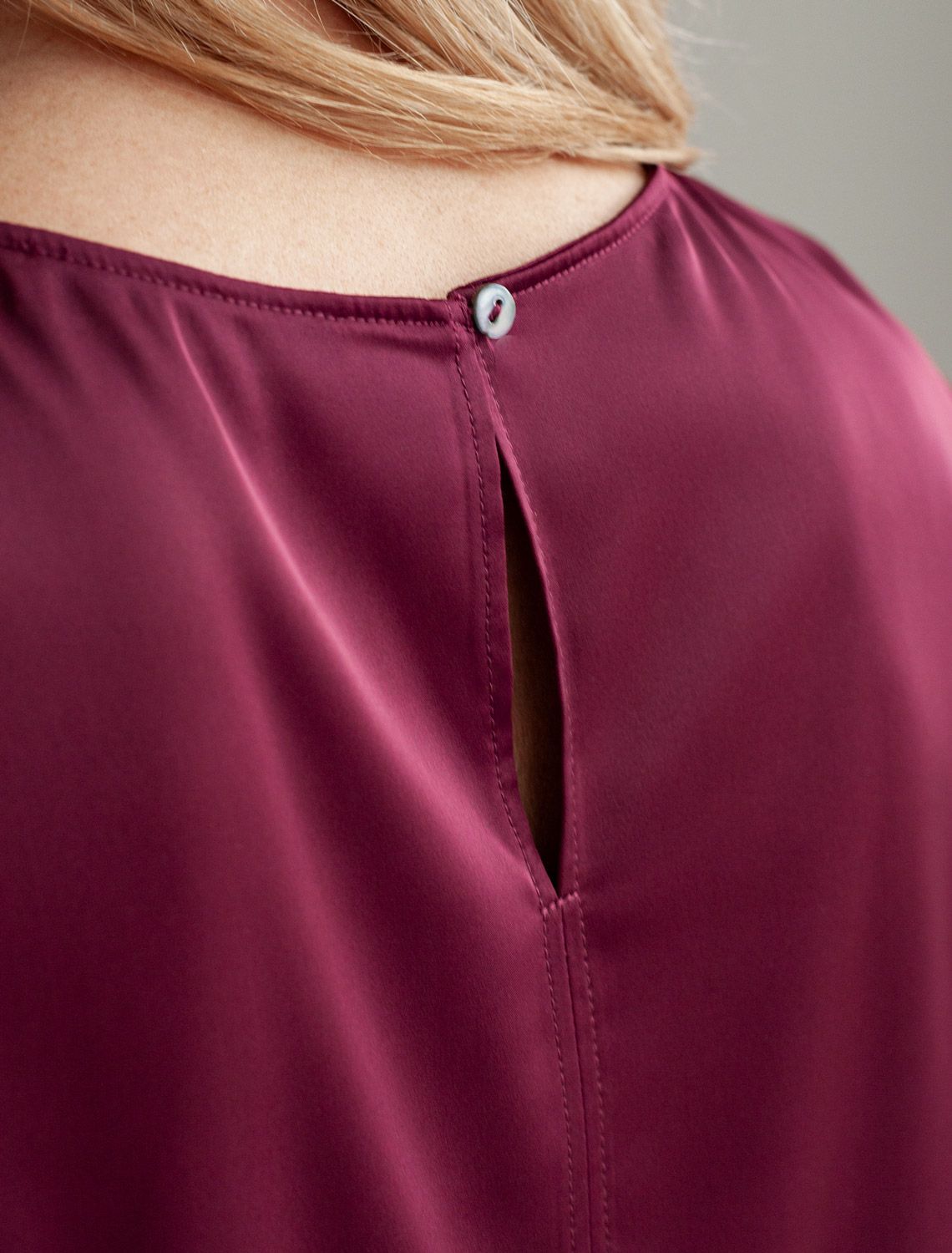 Блузка из сатина с коротким рукавом D29.276 винный