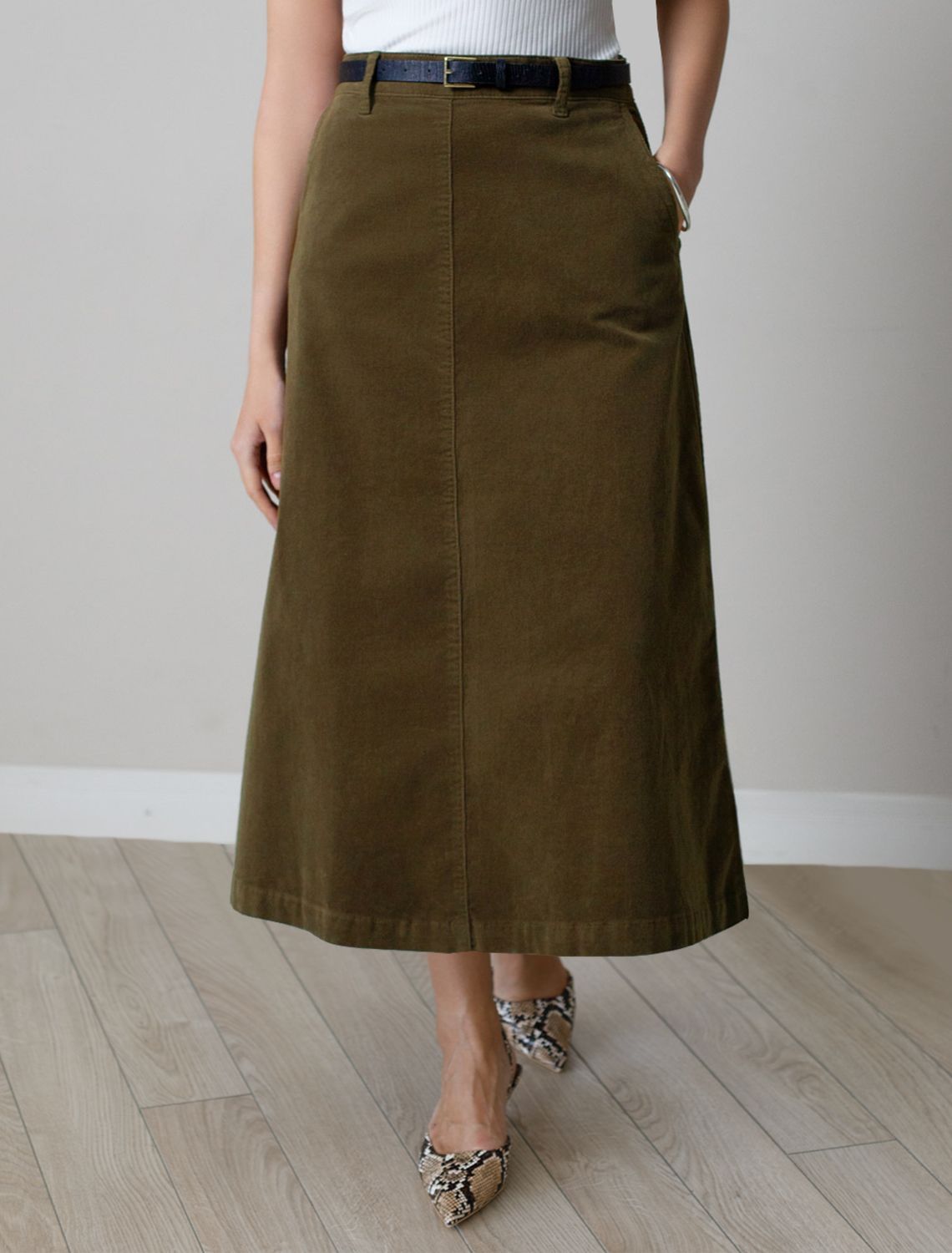 Юбка из эластичного микро-вельвета D26.200 хаки