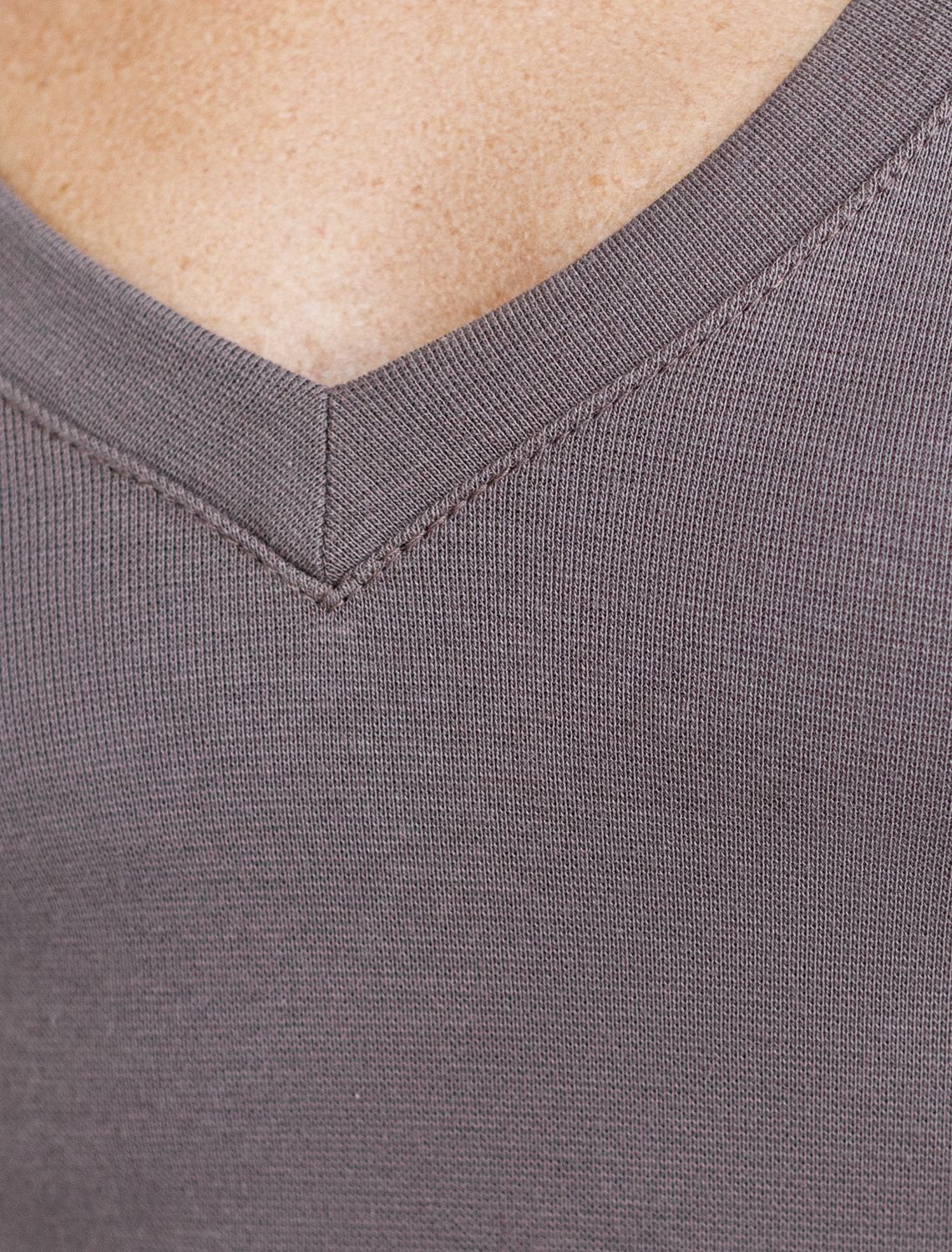 Футболка из плотного трикотажа с плетением риб 1*1