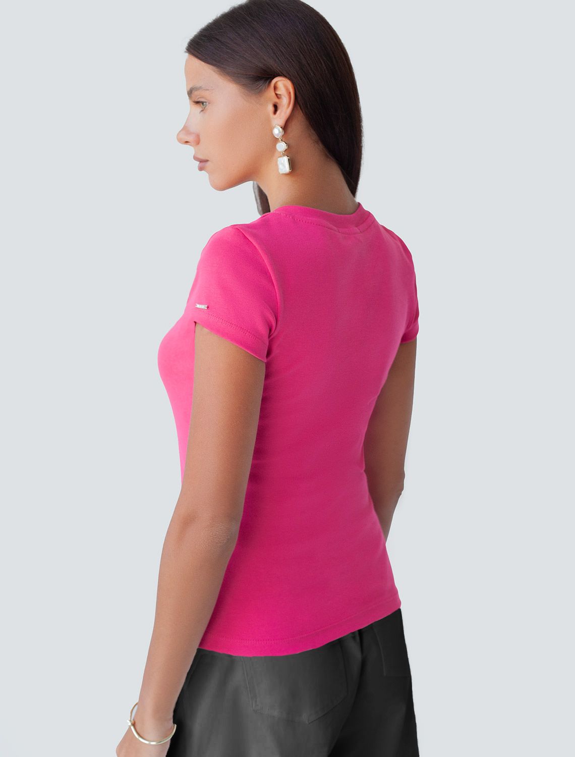 Футболка из плотного трикотажа с плетением риб 1*1