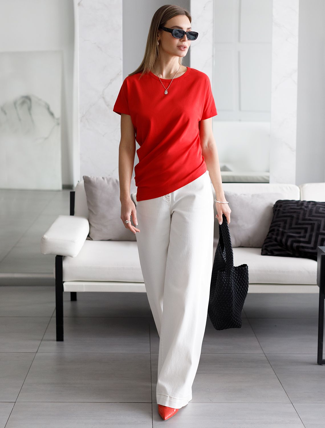 Футболка из премиального хлопка с ассемитричным низом