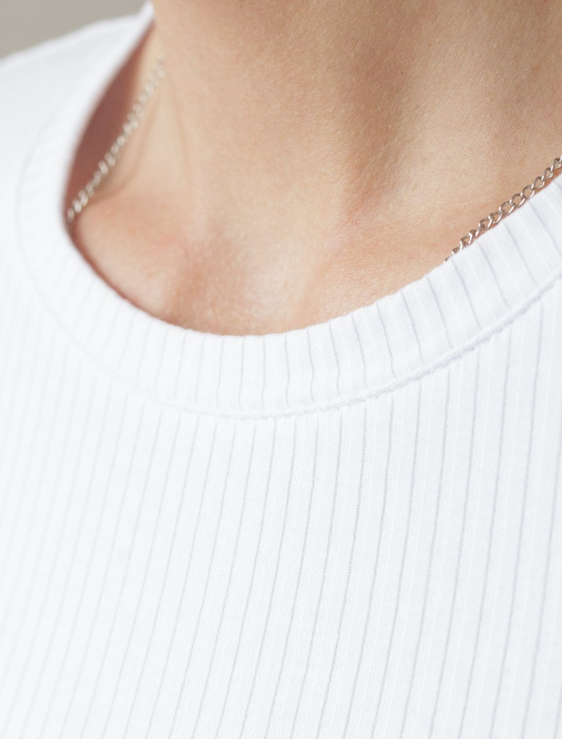 Футболка из трикотажа в широкий рубчик