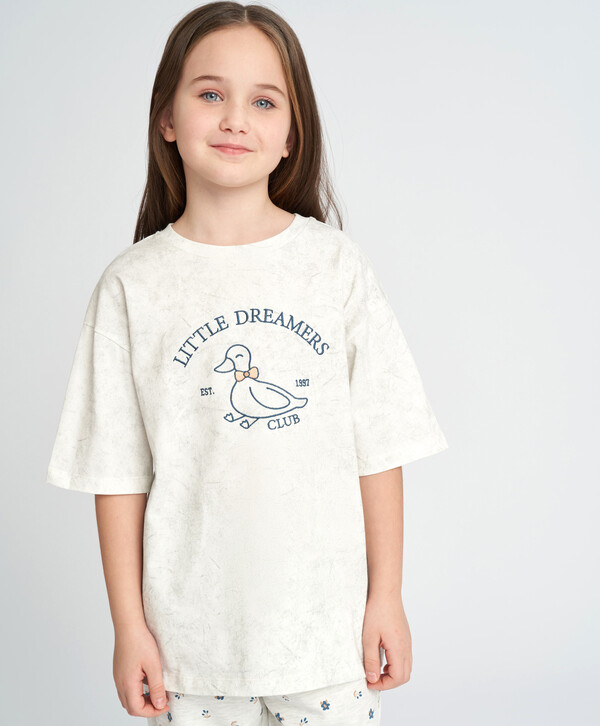 748 р. 1150 р. Футболка для девочки оверсайз белая с коротким рукавом и принтом Button Blue